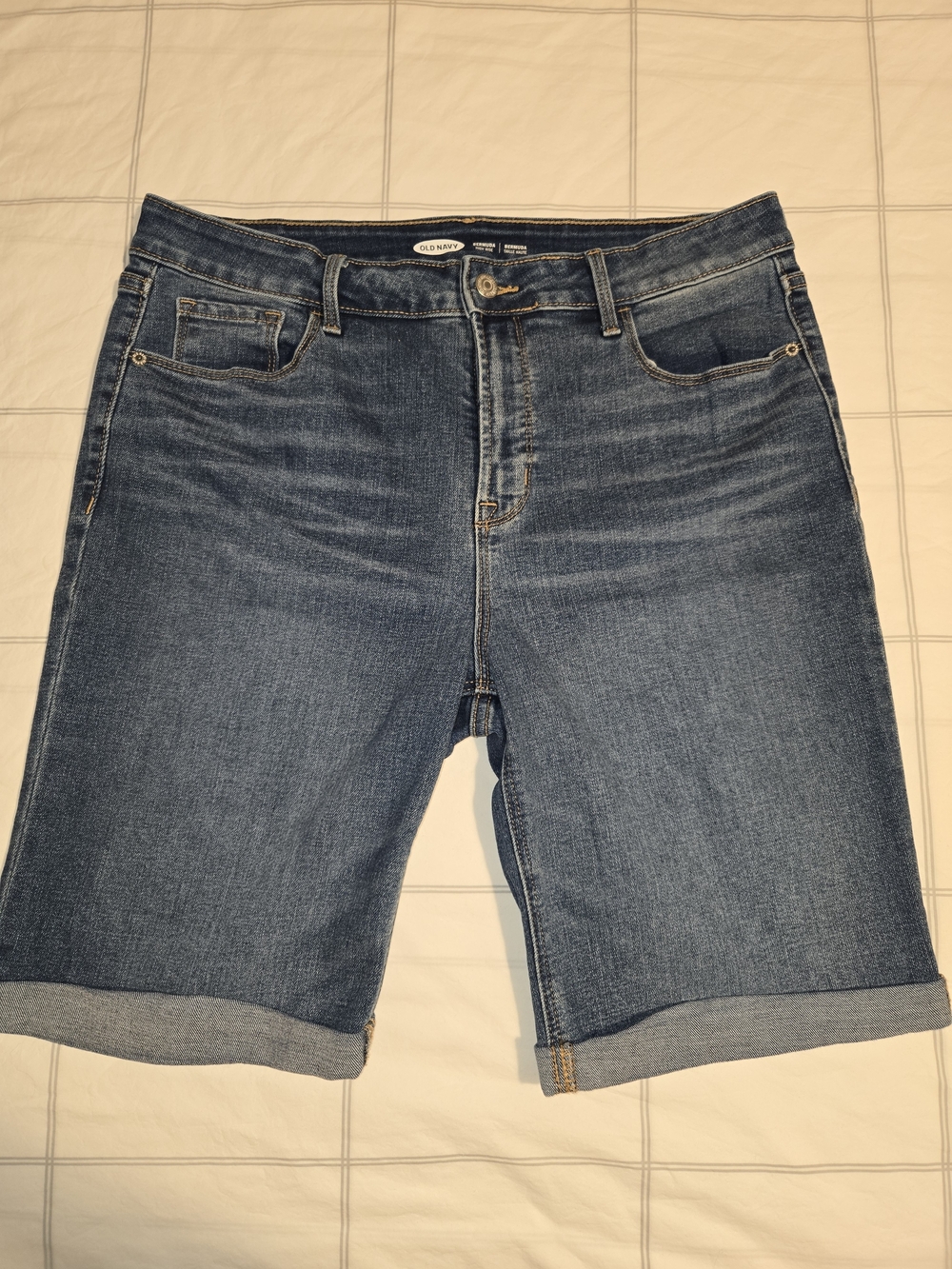Old Navy Cuffed Mid Wash Denim Bermuda High Rise Shorts in Blue Size 12